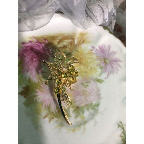 Beautiful Citrine & Clear Rhinestone Brooch Pin Gold, Yellow, Clear - Picture 11 of 12